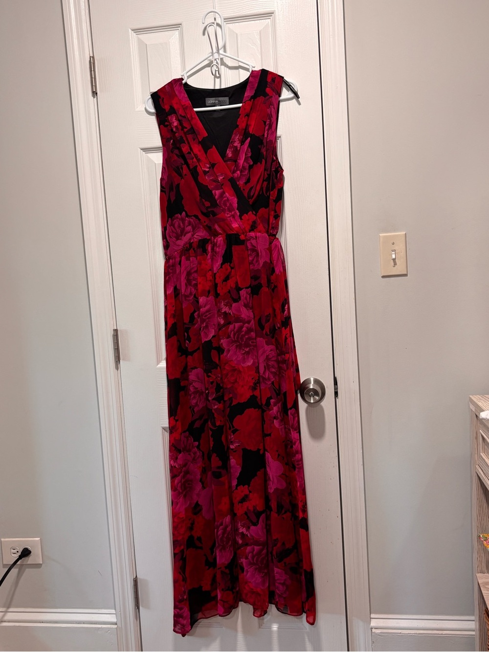 🩵🌷Donna Ricco Black Dress with Red and Pink Floral Print - Picture 2 of 10